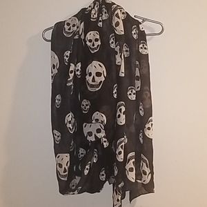 Black Scarf w Skulls